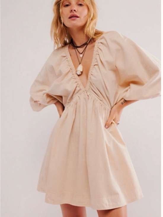 Free People Dresses & Skirts - Free People Soft Beige V-Neck Puff Sleeve Mini Dress (worn once)
